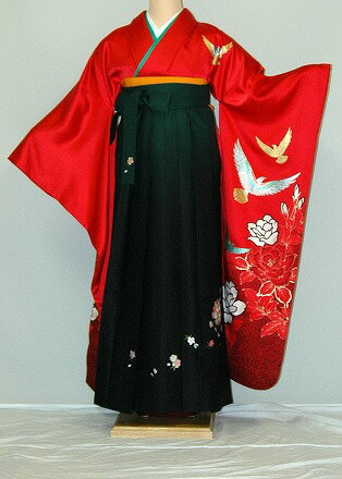 身丈肩裄袖丈前幅後幅165cm68cm106cm25cm30cmサイズ；L寸・・・身長153cmより168cm位に対応ヒップ102cm位までの方に、ギリギリ105cm位まで■着物のサイズについて詳しくお知りになりたい方は「きもの庄司」（庄司呉服店）まで電話かメールにてお問い合せ下さい。□大阪・神戸・京都はもとより、北は北海道から東北・東京・神奈川・千葉・埼玉・静岡・名古屋・福岡・沖縄まで日本全国どこへでも、均一料金で、お届けさせていただきます。ぼかし刺繍袴の着付け姿です（オプション）柄のアップです振袖の後姿です（袋帯の場合）　□振袖・袴セット内容 □【振袖袴15点セット】振袖・袴（刺繍）・長襦袢・下帯・重ね衿・草履・巾着・肌襦袢・裾除け・腰紐5本・前板・　衿しん・伊達締め2本（マジックベルト）・コーリンベルト2本※写真の袴はイメージになります。振袖に合った袴を選んでお送りさせていただきます。袴の色・柄はお任せになります。