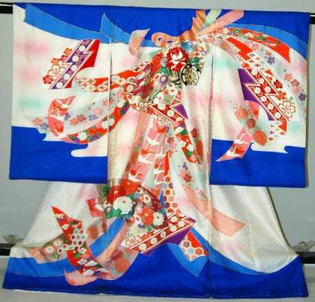 貸出期間延長キャンペーン商品【レンタル期間延長無料】安心企画★最長10泊11日まで延長無料！基本貸出期間は3泊4日ですが、天候が崩れたり、赤ちゃんの体調がすぐれなかったりで、お宮参りのお日にちを延期される場合は、お申し出下さい。ご予定日の翌週まで、追加料金無料にてレンタル期間を延長させていただきますので、安心してご予約下さい。【往復送料無料】☆★☆ご自宅・ホテル等　国内でしたらどこにでもお届けいたします★☆★女児初着セット 14,800円□ 14800円　宮参り初着セット内容 □（初着・長襦袢・3枚重ね袖・帽子・よだれかけ・知恵袋・子供末広）《複数口割引》お母様・おばあちゃまのお着物（色無地・訪問着等）を同時にお申し込みいただくと、1000円×個数を割引◆同一ご利用日に限ります。お届け先は別々でも割引対象となります。備考欄に、追加注文とお書き添え下さい。割引価格に変更させていただきます。★初着　着付け姿・小物説明★ココをクリックして下さい。商品説明★お宮参り★お宮参りは、子供の健康と長寿を祈る行事です。★お宮参りの基礎知識★詳しくは・・1．お宮参りの由来2．生まれて何日目に行けばよい？3．赤ちゃんの着物ってどんなの？4．付添いの方の服装はどんなの？5．誰が赤ちゃんをだっこする？6．初着の着せ方説明★初着・お宮参り110番★ココをクリックして下さい。★初着　着付け姿・小物説明★ココをクリックして下さい。ご予約状況■ご予約日、前後6日間は、発送の都合上ご利用頂くことができません。■ご予約の状況、お届け可能日について詳しくお知りになりたい方は「きもの庄司」（庄司呉服店）まで電話かメールにてお問い合せ下さい。■ 表地　絹100%（金糸を除く）■ 裏地・襦袢　ポリエステル100%□大阪・神戸・京都はもとより、北は北海道から東北・東京・神奈川・千葉・埼玉・静岡・名古屋・福岡・沖縄まで日本全国どこへでも、往復送料無料で、お届けさせていただきます。お宮詣り・産着・お宮参り【レンタル】初着フルセット・往復送料無料初着の全体の画像です柄のアップです小物一式です◇お宮詣りの日程のご相談承ります・お気軽にお尋ね下さい◇□ 14800円　宮参り初着セット内容 □　　　　初着・長襦袢・3枚重ね袖・帽子・よだれかけ・知恵袋・子供末広