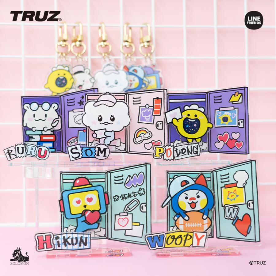 ※メーカー希望小売価格はメーカーカタログに基づいて掲載しています※ ●商品名：TRUZ アクリルスタンド ver.2 DECO PACK ●キャラクター : CHILLI, ROMY, YOCHI, BONBON, LAWOO, HIKUN, SOM, RURU, WOOPY, PODONG ●製造国：日本 ●サイズ：130x130(mm) ●素材：アクリル ●使用可能年齢：満15歳以上 ●お問い合わせ：info@solomon.co.jp ●発売元： 株式会社ソロモン商事 ●発売日： 2023/6/28 ※パッケージについて留意点 当店商品は海外工場で制作しており、商品に問題はありませんが、パッケージに多少の傷や汚れがある場合がございます。 恐れ入りますが、商品自体には問題がございませんので交換対象とはなりませんのでご了承お願いいたします。 また、発送時に衝撃緩衝材などで最大限傷などつかないように商品を梱包しておりますので、配送中にできたパッケージの傷などにつきましても同様、商品自体には問題ございませんので交換対象とはなりませんのでご了承お願いいたします。 商品が不良品である場合には、返品対応期間内であればご対応致しますので、 お手数おかけいたしますがお問い合わせフォームにてご連絡をお願い致します。 ※※撮影状況や光の当たり具合、ご覧になる環境（PCのモニターやスマートフォンの画面等）の影響により、色合いが異なって見える場合がございます。写真と実物では色や風合いが若干異なる場合がございますのでご了承ください。 上記内容での返品・交換につきましては、お客様都合での返品・交換対応となりますのでご了承お願い致します。 万が一、気懸りな点がございましたら購入前にお問い合わせください。 ※※本製品はLINE FRIENDSとの正式ライセンス契約によりソロモン商事で製作、販売するものでありLINE FRIENDSの許可がない限り、いかなる場合も無断で複製および販売することを禁じます。 ※※注意事項※※ 商品パッケージの販売名義が(株)ソロモン商事ではない場合や海外購入商品の場合は弊社ではお客様サポートなど保証が出来かねます。 ご注意下さい。