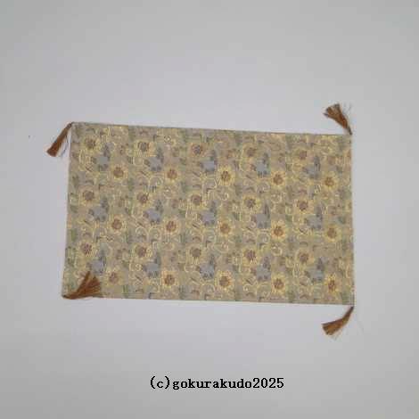 経机かけ（金襴の布）（幅　48cm〜49cm）白茶地に唐花　R