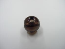 茶水晶の親玉　（直径約10mm）