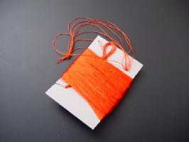 軸編み用の色糸（赤）10mあたり