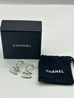 ★ CHANEL シャネル ピアス ココ シルバーラメ B10Aヴィンテージ ココマーク シャネルピアス 箱 保存袋付 中古 【co】