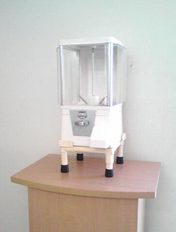 汎用 ガチャコップ 取出口が使いやすい卓上台付きメダル仕様ガチャマシンセット 販促 イベント 景品 カプセル100個付き