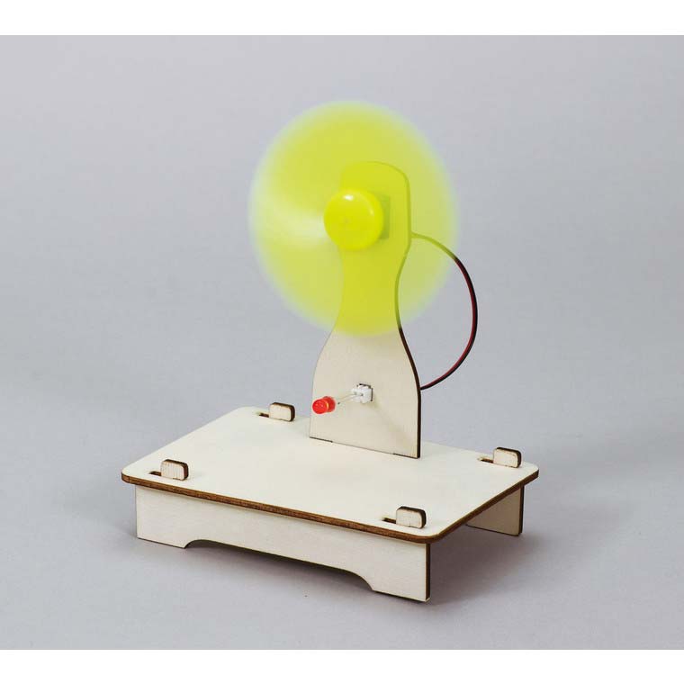 商品名 風力発電組立キット 商品説明 風の力でLEDが光る! サイズ（約） 商品サイズ：組立時：120×80×145mm 包装サイズ：170x130x30mm セット内容 台座×1、脚×2、モーター取付板×1、モーター取付板固定パーツ×1、...