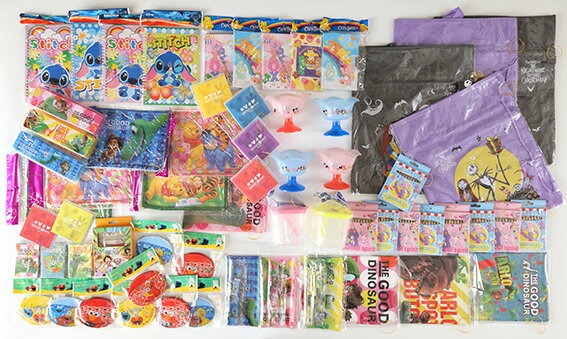 【商品番号】 5781-75 【パッケージサイズ】 640×360×200mm 【個装形態】 段ボール箱入 【入数】 1 【セット内容】 キャラクターグッズアソート×60 【商品説明】 つり大会用の金具付キャラクター景品のみ 【備考】 一部色・柄・商品が変更になる場合があります。ご了承ください。並行輸入品のため媒体等での画像使用は不可です。　