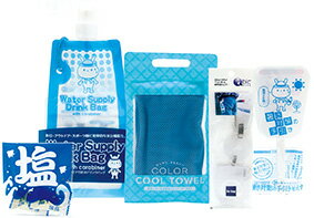暑さ症対策セット5点セット　40個セット販売　暑さ対策に役立つアイテムがセットになっています　暑さ対策の手引きせんす・カラビナ付給水ドリンクバッグ・塩飴セット・ペットボトル携帯用ホルダー・カラークールタオル（ジッパーケース入）×各1