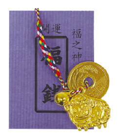 【商品番号】 7866-75 【本体サイズ】 24×2×20mm（紐鈴含まず） 【パッケージサイズ】 54×8×65mm 【個装形態】 ポリ袋入 【商品説明】 年始におすすめ！福を呼び込む開運縁起アイテム　