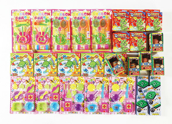 【商品番号】 7141 【個装形態】 段ボール箱入 【入数】 1 【セット内容】 ABC賞：おもちゃアソート・・・50個　DEF賞：おもちゃアソート・・・50個 【商品説明】 一球入魂！的当て大会おもちゃ景品のみ 【備考】 ※一部色・柄・商...