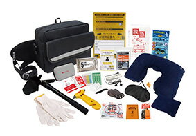 車載用防災　19点セット　DR-80　4個セット販売　豪雨・土砂崩れ・道路が閉鎖など運転中の被災に備えを　地震・台風・水害・停電　避難時にあって役立つ