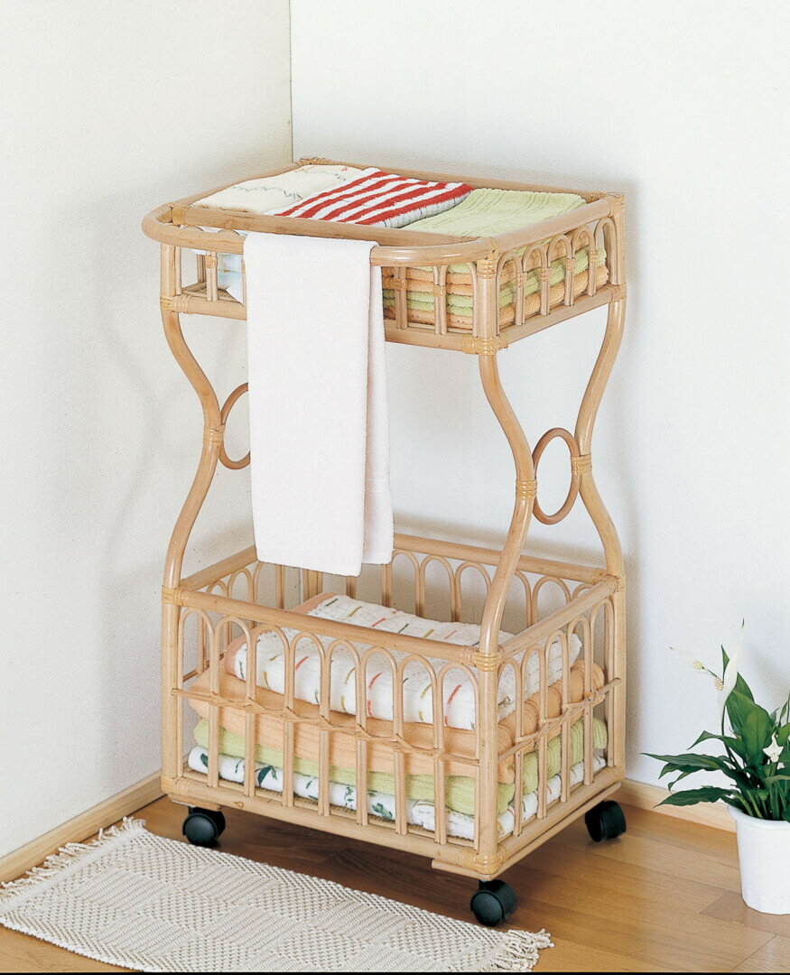 Rattan - 籐ランドリー　洗濯物が入れやすいデザイン　通気性のよい籐はランドリーボックスとして最適　キャスター付で移動もらくらく