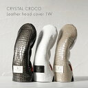 CRYSTAL CROCO レザーヘッドカバー（1W用） イタリアの高度な革加工技術が成せる高級素材を使用したワンランク上のラグジュアリーなシリーズです。 ベースはソフトな手触りを有したクロコダイルの型押しレザー。その上に透明感のあるエナメルコーティングが施されることで上品な艶が生まれ、さらに耐水性と堅牢性も兼ね備えています。 本革の素材感を活かしたこだわり ラヘラゴルフのヘッドカバーは本革の素材感を活かしながらも実用性にこだわり、革の表面をコーティングした素材構造で雨などの水が浸透しにくいことに加え、 革の厚みを薄く加工することで軽量化に成功しています。他にはないこだわりの逸品で、ぜひナチュラルで快適なゴルフスタイルをお楽しみください。 クッション性の高い内生地 カバーの内側には、衝撃吸収機能がありクッション性の高いウレタンメッシュ素材を使用。クラブの保護と軽量化を両立させました。 カバーの着け外しは素早く 両サイドにはスリットを設け、素早くかつ簡単に着脱できるように仕立てています。 ヌメ革に箔押しをした高級感のあるブランドタグ ブランドタグには、古来からの伝統的な革の製法を現代まで受け継ぐ栃木と姫路のベジタブルタンニン鞣しレザーを使用しています。 硬質で堅牢性に優れ、ヌメ革ならではの味わい深さが魅力です。 ギフトにおすすめのボックス付き 他にはないこだわりのゴルフグッズは、ご自分用にはもちろんのことプレゼントにもおすすめです。 贈り物にも喜ばれる、高級感のあるボックス付きでお届けします。 商品情報 品　名 CRYSTAL CROCO レザーヘッドカバー 品　番 L-585 素　材 本体:牛革 裏地：ナイロン サイズ 長さ:33cm（1W用、460cc対応） 重量 約160g カラー ホワイト、ベージュ、ガンメタル 生産 日本製 注意事項 ※セット販売ではございません。※製品により、多少の色のバラつきがございます。また、できる限り実物の色に近付くように撮影・画像加工しておりますが、お客様がご使用のモニター設定や閲覧環境により、色の見え方が異なる場合がございます。※生産上の都合により、予告なく仕様変更する場合がございます。