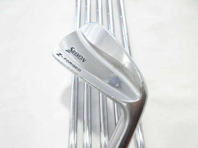 ■商品情報 メーカー名 ダンロップ モデル名 SRIXON Z-FORGED クラブ種別 アイアンセット シャフト名 ダイナミックゴールド EX ツアー イシュー ヘッドカバー 無し 利き腕 男性用右利き 商品ランク D 付属品 対象外 リグリップ 有り 店舗からのコメント 商品コード 22220112401195935001 ※付属品の詳細については商品画像にてご確認下さい。商品画像にて掲載がない場合は在庫店舗へお問い合わせ下さい。 ■商品スペック 硬さ X100 長さ 37.5 バランス D2 総重量 435 セット本数 6 セット内訳 5-9 P ■在庫店舗 店舗名 ゴルフドゥ！甲府バイパス店 店舗住所 山梨県甲府市上阿原町439 店舗連絡先 055-288-1466 ※スペックは5番アイアン（5番アイアンがないセットは先頭の番手）の実測値です。（※アイアンセット用項目）※当店ではいかなる理由においてもお客様都合による返品・キャンセル・交換はお承り致しません。ご注文商品をよくお確かめの上ご注文下さい。 ■商品ランクについて Sランク クラウン：無傷でシュリンクが付いた状態。 ソール：無傷でシュリンクが付いた状態。 フェイス：無傷でシュリンクが付いた状態。 Aランク クラウン：無傷の状態。 ソール：1〜2回試打した程度で目に見える傷が無い状態。 フェイス：1〜2回試打した程度で目に見える傷が無い状態。 Bランク クラウン：無傷の状態。 ソール：細かい傷は若干あるが、ヘコミは無い状態。使用頻度が少なくロゴの塗装はがれが無い状態。 フェイス：細かい傷は若干あるが、ヘコミは無い状態。使用頻度が少なくスコアラインの塗装のはがれが無い状態 Cランク クラウン：多少の細かい傷がある状態。 ソール：ヘコミは無いが、傷がやや目立つ状態。 フェイス：ヘコミは無いが、塗装のはがれや、傷がやや目立つ状態。 Dランク クラウン：傷や塗装のはがれはあるが、ヘコミが無くプレーに支障は無い状態。 ソール：傷は目立つが、ヘコミが無くプレーに支障は無い状態。 フェイス：傷は目立つが、ヘコミが無くプレーに支障は無い状態。 ■ご注意 ご注意 お使いのモニターの発色具合によって、実際のものと色が異なる場合がございます。 【ご注文前にご確認ください】 店舗によっては定休日を設けている場合がございます。定休日のご注文は翌営業日以降の対応となりますのであらかじめご了承くださいますようお願いいたします。 ◆各店舗の定休日・営業時間はこちらにてご確認ください。 商品やご注文内容に不備があった場合、ご注文時にご登録いただきました連絡先へご連絡させていただく場合がございます。 ご注文の際は必ず当店からの連絡が受信可能な連絡先をご登録くださいますようお願いいたします。 また、こちらの商品は店頭でも販売を行っております。ご注文後に在庫が確保できない場合はご注文をキャンセルとさせていただきます。 あらかじめご了承の上ご利用下さいますようお願いいたします。【中古】ダンロップ SRIXON Z-FORGED アイアンセット 26° X100フレックス 37.5インチ ダイナミックゴールド EX ツアー イシュー Dランク 右利き用 DUNLOP ゴルフクラブ ゴルフドゥ ゴルフ用品 GOLF DO 中古ゴルフクラブ ■商品画像 -クリックで別タブが開きます- ■商品情報 メーカー名 ダンロップ モデル名 SRIXON Z-FORGED クラブ種別 アイアンセット シャフト名 ダイナミックゴールド EX ツアー イシュー ヘッドカバー 無し 利き腕 男性用右利き 商品ランク D 付属品 対象外 リグリップ 有り 店舗からのコメント 商品コード 22220112401195935001 ※付属品の詳細については商品画像にてご確認下さい。商品画像にて掲載がない場合は在庫店舗へお問い合わせ下さい。 ■商品スペック 硬さ X100 長さ 37.5 バランス D2 総重量 435 セット本数 6 セット内訳 5-9 P ■在庫店舗 -商品に関するお問い合わせはこちら- 店舗名 ゴルフドゥ！甲府バイパス店 店舗住所 山梨県甲府市上阿原町439 店舗連絡先 055-288-1466 ※スペックは5番アイアン（5番アイアンがないセットは先頭の番手）の実測値です。（※アイアンセット用項目）※当店ではいかなる理由においてもお客様都合による返品・キャンセル・交換はお承り致しません。ご注文商品をよくお確かめの上ご注文下さい。 【ご注文前にご確認ください】 店舗によっては定休日を設けている場合がございます。定休日のご注文は翌営業日以降の対応となりますのであらかじめご了承くださいますようお願いいたします。 ◆各店舗の定休日・営業時間はこちらにてご確認ください。 商品やご注文内容に不備があった場合、ご注文時にご登録いただきました連絡先へご連絡させていただく場合がございます。 ご注文の際は必ず当店からの連絡が受信可能な連絡先をご登録くださいますようお願いいたします。 また、こちらの商品は店頭でも販売を行っております。ご注文後に在庫が確保できない場合はご注文をキャンセルとさせていただきます。 あらかじめご了承の上ご利用下さいますようお願いいたします。