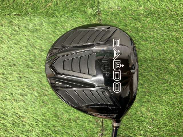 ■ 商品詳細 ■ 種別 ドライバー メーカー バルド モデル CORSA PERFORMANCE 435 シャフト NEO LOOP BubbleWeight :: SE フレックス SR ロフト 10.5 本数 1 番手 1W 長さ 45.75 クラブ重量 305 ライ角 58 バランス D2 キックポイント ヘッド素材 チタン ヘッド体積 435 定価 65000 ■ 傷の程度 ■ ヘッドカバー 無 グリップ 【D 】傷が多数目立つ（改造品等） フェース 【B-】傷が多数あり クラウン 【C 】傷が多数目立つ ソール 【B-】傷が多数あり シャフト状態 【D 】傷が多数目立つ（改造品等） ■ 特記事項 ■ クラウン傷あり■シャフト傷あり■グリップ裂けあり