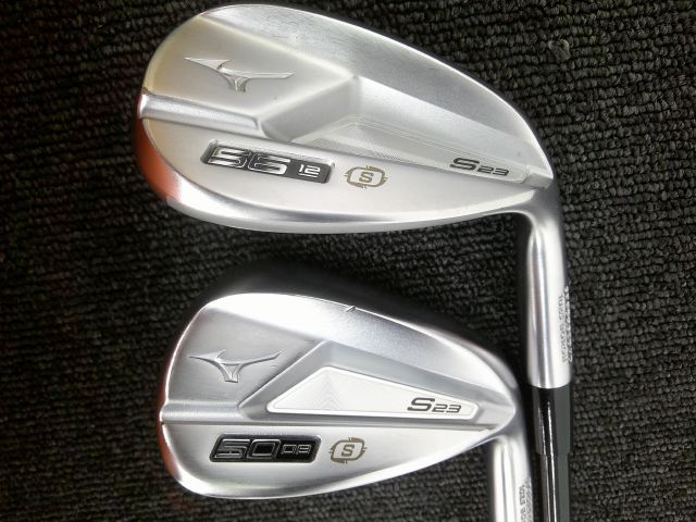 ■ 商品詳細 ■ 種別 ウェッジ メーカー ミズノ モデル S23 WHITE SATIN 50°/56°2本組 シャフト RAUNE IRON i60 フレックス R ロフト 5056 本数 2 番手 5056 長さ 0 クラブ重量 0 バランス キックポイント 手元調子 ヘッド素材 マイルドスチール ヘッド体積 0 定価 22000 ■ 傷の程度 ■ ヘッドカバー 無 グリップ 【B-】傷が多数あり フェース 【B-】傷が多数あり クラウン 【B-】傷が多数あり ソール 【B-】傷が多数あり シャフト状態 【B-】傷が多数あり ■ 特記事項 ■ 50°35.25インチ　414g　D156°35.25インチ　413g　D1.5