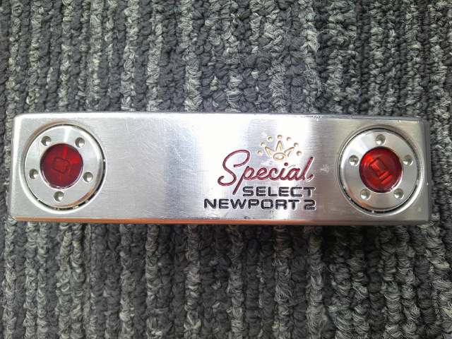 ■ 商品詳細 ■ 種別 パター メーカー タイトリスト モデル SPECIAL SELECT NEWPORT2 シャフト オリジナルスチール[33] フレックス ロフト 3.5 本数 1 番手 P 長さ 34 クラブ重量 491 バランス A6 キックポイント ヘッド素材 303ステンレス ヘッド体積 0 定価 0 ■ 傷の程度 ■ ヘッドカバー 【B-】傷が多数あり グリップ 【B-】傷が多数あり フェース 【B-】傷が多数あり クラウン 【B-】傷が多数あり ソール 【B-】傷が多数あり シャフト状態 【B-】傷が多数あり ■ 特記事項 ■ ソールウエイトが10g