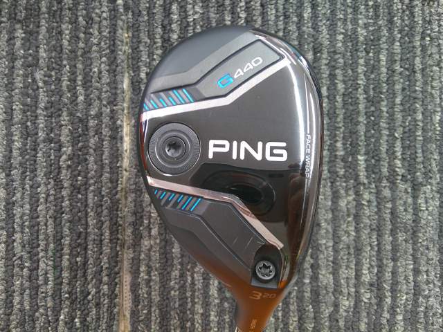 ■ 商品詳細 ■ 種別 ユーティリティ(ロングアイアンを含む) メーカー ピン モデル G440 HYBRID シャフト PING TOUR 2.0 BLACK 90(JP) フレックス S ロフト 20 本数 1 番手 #3 長さ 40 クラブ重量 369 バランス D1 キックポイント 中元調子 ヘッド素材 17-4ステンレススチール+カーボン ヘッド体積 120 定価 52000 ■ 傷の程度 ■ ヘッドカバー 【B-】傷が多数あり グリップ 【B-】傷が多数あり フェース 【B-】傷が多数あり クラウン 【B-】傷が多数あり ソール 【B-】傷が多数あり シャフト状態 【B-】傷が多数あり ■ 特記事項 ■ レンチなし。