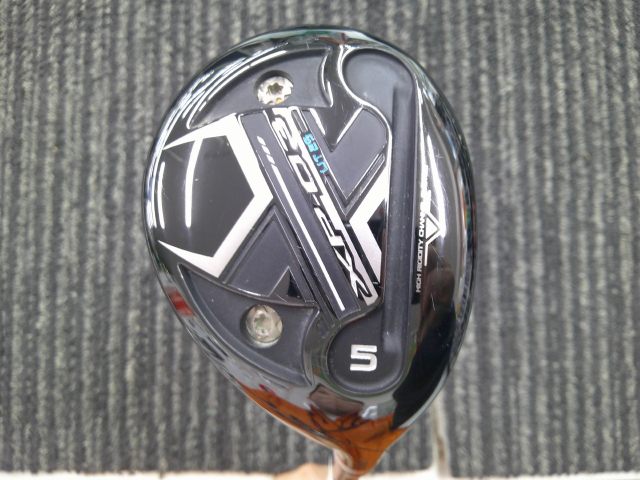 ■ 商品詳細 ■ 種別 ユーティリティ(ロングアイアンを含む) メーカー カムイ モデル XP-03 UT シャフト SPEEDER NX HB 65 フレックス SR ロフト 25 本数 1 番手 U5 長さ 39.75 クラブ重量 357 バランス D2 キックポイント ヘッド素材 17-4ステンレス ヘッド体積 126 定価 25000 ■ 傷の程度 ■ ヘッドカバー 【B-】傷が多数あり グリップ 【B-】傷が多数あり (非純正) フェース 【B-】傷が多数あり クラウン 【B-】傷が多数あり ソール 【B-】傷が多数あり シャフト状態 【B-】傷が多数あり (非純正) ■ 特記事項 ■