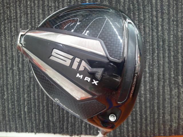 ■ 商品詳細 ■ 種別 ドライバー メーカー テーラーメイド モデル SIM MAX シャフト TENSEI BLUE TM 50(JP) フレックス SR ロフト 10.5 本数 1 番手 1W 長さ 45.5 クラブ重量 299 バランス D2 キックポイント 中調子 ヘッド素材 チタン ヘッド体積 460 定価 73000 ■ 傷の程度 ■ ヘッドカバー 【B-】傷が多数あり グリップ 【B-】傷が多数あり フェース 【B-】傷が多数あり クラウン 【B-】傷が多数あり ソール 【B-】傷が多数あり シャフト状態 【B-】傷が多数あり ■ 特記事項 ■ レンチなし。