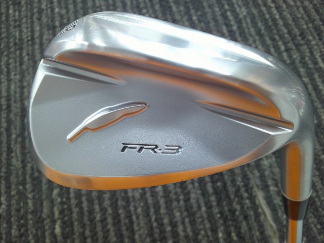 ■ 商品詳細 ■ 種別 ウェッジ メーカー フォーティーン モデル FR-3 シャフト NSPRO TS-114w Ver2 フレックス wedge ロフト 48 本数 1 番手 48 長さ 35.5 クラブ重量 465 バランス D2 キックポイント ヘッド素材 S20C軟鉄鍛造 ヘッド体積 0 定価 28000 ■ 傷の程度 ■ ヘッドカバー 無 グリップ 【B-】傷が多数あり (非純正) フェース 【B-】傷が多数あり クラウン 【B-】傷が多数あり ソール 【B-】傷が多数あり シャフト状態 【B-】傷が多数あり ■ 特記事項 ■