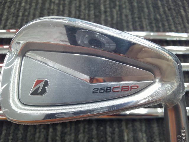■ 商品詳細 ■ 種別 アイアンセット メーカー ブリヂストン モデル 258CBP シャフト N.S.PRO MODUS3 TOUR105 DUAL FLOW 6本セット フレックス S ロフト 23.5 本数 6 番手 5-9 P 長さ 38.25 クラブ重量 407 バランス D2 キックポイント 手元調子 ヘッド素材 軟鉄 ヘッド体積 0 定価 132000 ■ 傷の程度 ■ ヘッドカバー 無 グリップ 【B+】やや傷あり フェース 【B+】やや傷あり クラウン 【B+】やや傷あり ソール 【B+】やや傷あり シャフト状態 【B+】やや傷あり ■ 特記事項 ■