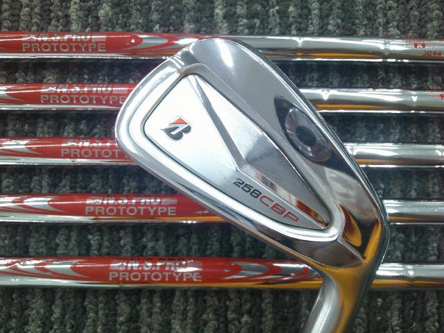 ■ 商品詳細 ■ 種別 アイアンセット メーカー ブリヂストン モデル 258CBP シャフト N.S.PRO MODUS3 PROTOTYPE 3C14 フレックス X ロフト 23.5 本数 6 番手 5-9 P 長さ 38 クラブ重量 413 バランス D2 キックポイント 中元調子 ヘッド素材 軟鉄 ヘッド体積 0 定価 138000 ■ 傷の程度 ■ ヘッドカバー 無 グリップ 【B-】傷が多数あり (非純正) フェース 【B-】傷が多数あり クラウン 【B-】傷が多数あり ソール 【B-】傷が多数あり シャフト状態 【B-】傷が多数あり (非純正) ■ 特記事項 ■