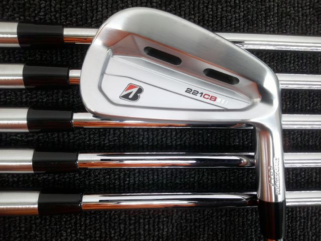 ■ 商品詳細 ■ 種別 アイアンセット メーカー ブリヂストン モデル 221CB シャフト MODUS3TOUR105 フレックス S ロフト 32 本数 6 番手 5-9 P 長さ 38.25 クラブ重量 410 バランス D2.5 キックポイント 手元調子 ヘッド素材 軟鉄 ヘッド体積 0 定価 120000 ■ 傷の程度 ■ ヘッドカバー 無 グリップ 【B-】傷が多数あり (非純正) フェース 【B-】傷が多数あり クラウン 【B-】傷が多数あり ソール 【B-】傷が多数あり シャフト状態 【B-】傷が多数あり ■ 特記事項 ■