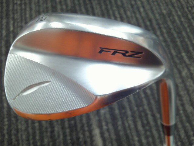 ■ 商品詳細 ■ 種別 ウェッジ メーカー フォーティーン モデル FRZ シャフト NSPRO TS-101w フレックス wedge ロフト 52 本数 1 番手 52 長さ 35.25 クラブ重量 452 バランス D2 キックポイント ヘッド素材 S20C軟鉄鍛造 ヘッド体積 0 定価 30000 ■ 傷の程度 ■ ヘッドカバー 無 グリップ 【B-】傷が多数あり フェース 【B-】傷が多数あり クラウン 【B-】傷が多数あり ソール 【B-】傷が多数あり シャフト状態 【B-】傷が多数あり ■ 特記事項 ■
