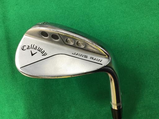 タイプ男性用利き手右利き商品コード2100401590730クラブ種別ウェッジメーカー名キャロウェイ商品名JAWS　RAW　クロムメッキ　54°／12°W発売年2022シャフトDynamic　Goldシャフト材質スチールメーカーフレックスS200フレックスSクラブセット組合せ内容クラブセット本数0クラブセット不足本数0クラブセット実本数0総合ランク&nbsp;ランクについて傷状態：ヘッド上部C傷状態：フェースC傷状態：ヘッド下部C傷状態：シャフトB傷状態：グリップオリジナル 良好傷状態：ヘッドカバーヘッドカバー無し査定特記・商品状態&nbsp;メーカーカタログ情報となりますので、実商品と異なる場合がございます。ヘッドロフト角(°)54ヘッド体積(cc)シャフト長(インチ)35.25クラブ重量(g)476店舗名ヴィクトリアゴルフ水戸店住所茨城県水戸市笠原町188-1電話番号029-297-6400キャロウェイJAWS　RAW　クロムメッキ　54°/12°W