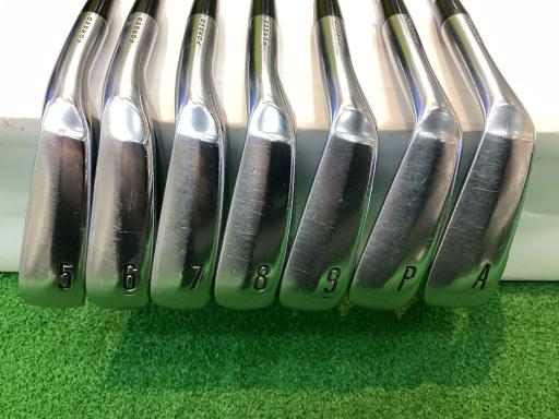 タイプ男性用利き手右利き商品コード2100401353441クラブ種別アイアンセットメーカー名ダンロップ商品名SRIXON　ZX5　8S発売年2020シャフトNS　PRO　950GH　D．S．Tシャフト材質メーカーフレックスSフレックスSクラブセット組合せ内容5I．6I．7I．8I．9I．PW．AW．SWクラブセット本数8クラブセット不足本数1クラブセット実本数7総合ランク&nbsp;ランクについて傷状態：ヘッド上部C傷状態：フェースC傷状態：ヘッド下部C傷状態：シャフトB傷状態：グリップオリジナル 良好傷状態：ヘッドカバーヘッドカバー無し査定特記・商品状態&nbsp;メーカーカタログ情報となりますので、実商品と異なる場合がございます。ヘッドロフト角(°)24ヘッド体積(cc)シャフト長(インチ)38クラブ重量(g)408店舗名札幌元町店住所北海道札幌市東区北二十三条東13−2−10電話番号011-721-5628ダンロップSRIXON　ZX5　8S