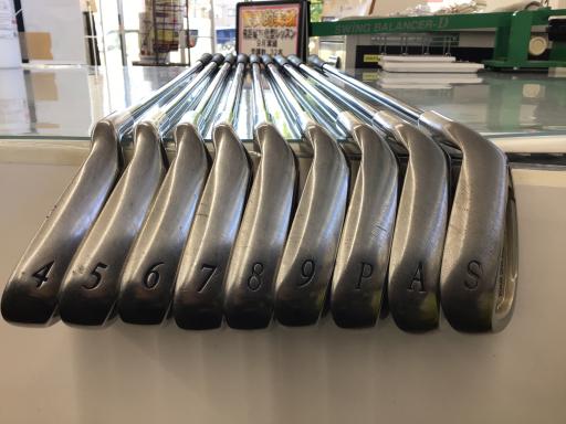 タイプ男性用利き手右利き商品コード2100402882674クラブ種別アイアンセットメーカー名ダンロップ商品名XXIO　TOUR　SPECIAL　10S発売年2000シャフトXXIO　MP100（アイアン）シャフト材質メーカーフレックスRフ...