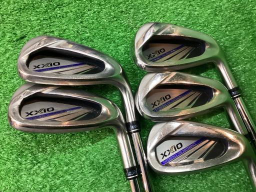 タイプ男性用利き手右利き商品コード2100397786780クラブ種別アイアンセットメーカー名ダンロップ商品名XXIO（2020）　5S発売年2019シャフトNS　PRO　860GH　D．S．T　for　XXIOシャフト材質メーカーフレックスRフレックスRクラブセット組合せ内容6I．7I．8I．9I．PWクラブセット本数5クラブセット不足本数0クラブセット実本数5総合ランク&nbsp;ランクについて傷状態：ヘッド上部C傷状態：フェースC傷状態：ヘッド下部C傷状態：シャフトB傷状態：グリップオリジナル外 良好傷状態：ヘッドカバーヘッドカバー無し査定特記・商品状態6I〜PWの5本セット&nbsp;メーカーカタログ情報となりますので、実商品と異なる場合がございます。ヘッドロフト角(°)28ヘッド体積(cc)シャフト長(インチ)37クラブ重量(g)402店舗名海老名下今泉店住所神奈川県海老名市下今泉5−3−17電話番号046-236-1171ダンロップXXIO(2020)　5S