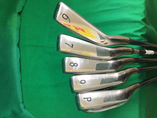 タイプ男性用利き手右利き商品コード2100382350613クラブ種別アイアンセットメーカー名ダンロップ商品名XXIO（2024）　5S発売年2023シャフトXXIO　MP1300（IR）シャフト材質メーカーフレックスRフレックスRクラブセット組合せ内容6I．7I．8I．9I．PWクラブセット本数5クラブセット不足本数0クラブセット実本数5総合ランク&nbsp;ランクについて傷状態：ヘッド上部C傷状態：フェースC傷状態：ヘッド下部C傷状態：シャフトB傷状態：グリップオリジナル 良好傷状態：ヘッドカバーヘッドカバー無し査定特記・商品状態&nbsp;メーカーカタログ情報となりますので、実商品と異なる場合がございます。ヘッドロフト角(°)28ヘッド体積(cc)シャフト長(インチ)37.25クラブ重量(g)364店舗名R17桶川インドア練習場店住所埼玉県桶川市末広1−1−39電話番号048-788-4988ダンロップXXIO(2024)　5S