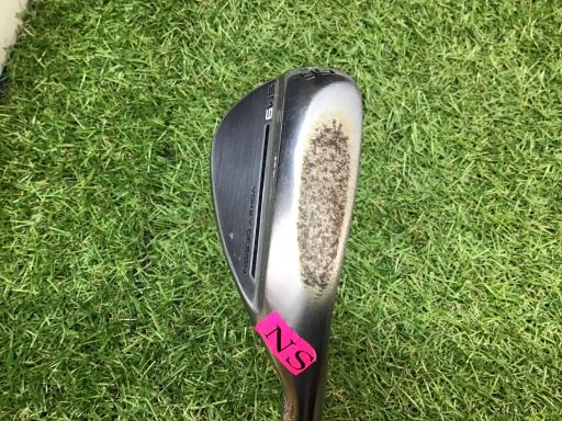 タイプ男性用利き手右利き商品コード2100401030083クラブ種別ウェッジメーカー名タイトリスト商品名VOKEY　SPIN　MILLED　SM9　ツアークロム　56°／12°D発売年2022シャフトリシャフトシャフト材質リシャフトメーカーフレックスその他フレックスその他クラブセット組合せ内容クラブセット本数0クラブセット不足本数0クラブセット実本数0総合ランク&nbsp;ランクについて傷状態：ヘッド上部C傷状態：フェースC傷状態：ヘッド下部D傷状態：シャフトB傷状態：グリップオリジナル外 良好傷状態：ヘッドカバーヘッドカバー無し査定特記・商品状態NS PRO 850GH R&nbsp;メーカーカタログ情報となりますので、実商品と異なる場合がございます。ヘッドロフト角(°)56ヘッド体積(cc)シャフト長(インチ)クラブ重量(g)店舗名R1岡崎店住所愛知県岡崎市八帖北町6-23電話番号0564-65-3331タイトリストVOKEY　SPIN　MILLED　SM9　ツアークロム　56°/12°D