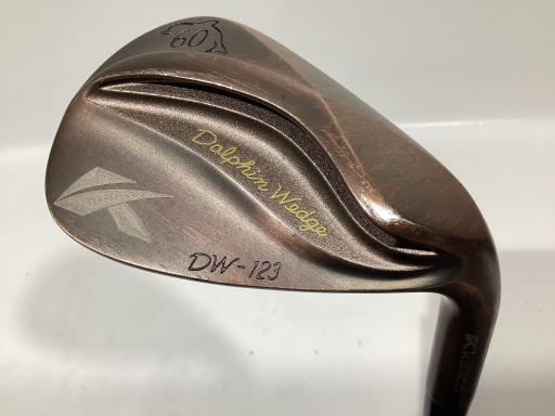タイプ男性用利き手右利き商品コード2100400364103クラブ種別ウェッジメーカー名キャスコ商品名Dolphin　Wedge　DW−123　Copper　60°発売年2023シャフトNS　PRO　950GH　neoシャフト材質スチールメーカーフレックスWEDGEフレックスその他クラブセット組合せ内容クラブセット本数0クラブセット不足本数0クラブセット実本数0総合ランク&nbsp;ランクについて傷状態：ヘッド上部C傷状態：フェースC傷状態：ヘッド下部C傷状態：シャフトB傷状態：グリップオリジナル外 良好傷状態：ヘッドカバーヘッドカバー無し査定特記・商品状態&nbsp;メーカーカタログ情報となりますので、実商品と異なる場合がございます。ヘッドロフト角(°)60ヘッド体積(cc)シャフト長(インチ)35クラブ重量(g)452店舗名甲州街道上北沢店住所東京都世田谷区上北沢4−34−15電話番号03-3303-8107キャスコDolphin　Wedge　DW-123　Copper　60°