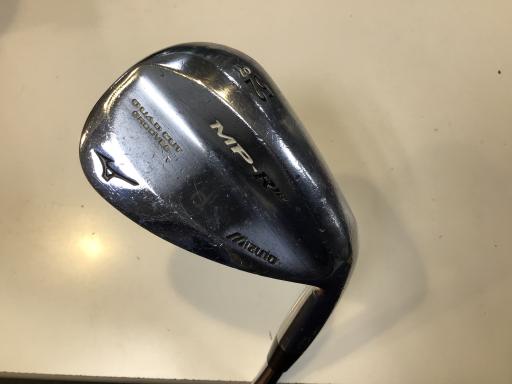 タイプ男性用利き手右利き商品コード2100398036976クラブ種別ウェッジメーカー名ミズノ商品名MP−R12　52°／07°発売年2011シャフトDynamic　Goldシャフト材質スチールメーカーフレックスWEDGEフレックスその他クラブセット組合せ内容クラブセット本数0クラブセット不足本数0クラブセット実本数0総合ランク&nbsp;ランクについて傷状態：ヘッド上部C傷状態：フェースC傷状態：ヘッド下部C傷状態：シャフトB傷状態：グリップオリジナル外 傷あり傷状態：ヘッドカバーヘッドカバー無し査定特記・商品状態&nbsp;メーカーカタログ情報となりますので、実商品と異なる場合がございます。ヘッドロフト角(°)52ヘッド体積(cc)シャフト長(インチ)35.25クラブ重量(g)店舗名王子サンスクエアゴルフ店住所東京都北区王子1-4-1電話番号03-3914-5870ミズノMP-R12　52°/07°