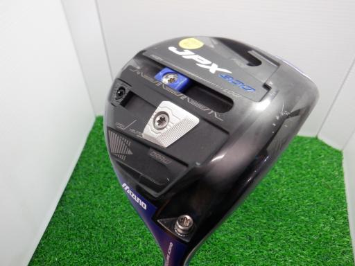 タイプ男性用利き手右利き商品コード2100399348146クラブ種別ドライバーメーカー名ミズノ商品名JPX　900　1W発売年2016シャフトOrochi（Blue　EYE）ドライバーシャフト材質カーボンメーカーフレックスSRフレックスSRクラブセット組合せ内容クラブセット本数0クラブセット不足本数0クラブセット実本数0総合ランク&nbsp;ランクについて傷状態：ヘッド上部C傷状態：フェースC傷状態：ヘッド下部C傷状態：シャフトB傷状態：グリップオリジナル外 傷あり傷状態：ヘッドカバーヘッドカバー無し査定特記・商品状態&nbsp;メーカーカタログ情報となりますので、実商品と異なる場合がございます。ヘッドロフト角(°)0ヘッド体積(cc)450シャフト長(インチ)45.5クラブ重量(g)302店舗名長野アップルライン店住所長野県長野市赤沼中島北2530-2電話番号026-255-7255ミズノJPX　900　1W