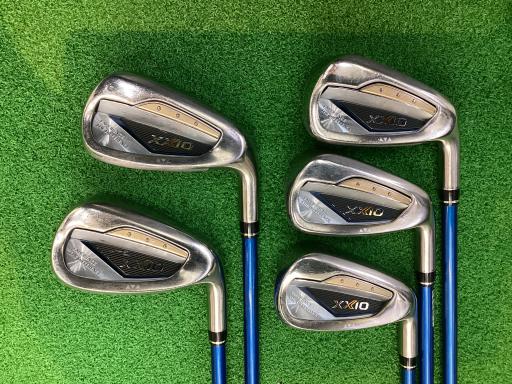 タイプ男性用利き手右利き商品コード2100401510349クラブ種別アイアンセットメーカー名ダンロップ商品名XXIO（2024）　5S発売年2023シャフトXXIO　MP1300（IR）シャフト材質メーカーフレックスSRフレックスSRクラブセット組合せ内容6I．7I．8I．9I．PWクラブセット本数5クラブセット不足本数0クラブセット実本数5総合ランク&nbsp;ランクについて傷状態：ヘッド上部C傷状態：フェースC傷状態：ヘッド下部C傷状態：シャフトB傷状態：グリップオリジナル 良好傷状態：ヘッドカバー純正品（普通）査定特記・商品状態&nbsp;メーカーカタログ情報となりますので、実商品と異なる場合がございます。ヘッドロフト角(°)28ヘッド体積(cc)シャフト長(インチ)37.25クラブ重量(g)店舗名札幌元町店住所北海道札幌市東区北二十三条東13−2−10電話番号011-721-5628ダンロップXXIO(2024)　5S