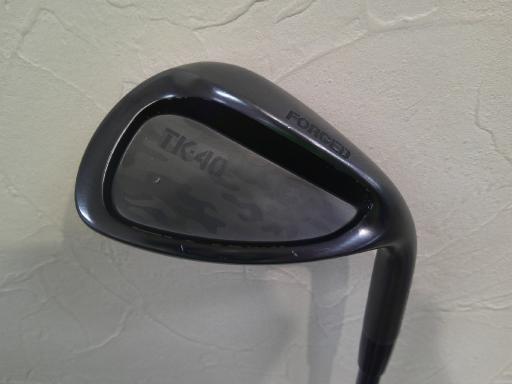 タイプ男性用利き手右利き商品コード2100370961562クラブ種別ウェッジメーカー名フォーティーン商品名TK−40発売年2021シャフトTS−07cシャフト材質カーボンメーカーフレックスWEDGEフレックスその他クラブセット組合せ内容クラブセット本数0クラブセット不足本数0クラブセット実本数0総合ランク&nbsp;ランクについて傷状態：ヘッド上部C傷状態：フェースC傷状態：ヘッド下部C傷状態：シャフトB傷状態：グリップオリジナル 良好傷状態：ヘッドカバーヘッドカバー無し査定特記・商品状態&nbsp;メーカーカタログ情報となりますので、実商品と異なる場合がございます。ヘッドロフト角(°)57ヘッド体積(cc)シャフト長(インチ)34.75クラブ重量(g)451店舗名田原本店住所奈良県磯城郡田原本町大字千代380-1電話番号0744-34-5751フォーティーンTK-40