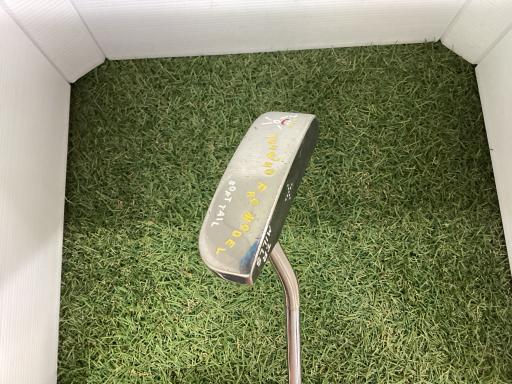 タイプ男性用利き手右利き商品コード2100401285902クラブ種別パターメーカー名T・P　ミルズ商品名TOURING　PRO　MODEL　SOFTTAIL（ダークニッケルメッキ）　GOLF　PRIDEグリップ　34インチ発売年2009シャフトスチールシャフト材質スチールメーカーフレックスその他フレックスその他クラブセット組合せ内容クラブセット本数0クラブセット不足本数0クラブセット実本数0総合ランク&nbsp;ランクについて傷状態：ヘッド上部C傷状態：フェースC傷状態：ヘッド下部C傷状態：シャフトB傷状態：グリップオリジナル 良好傷状態：ヘッドカバーヘッドカバー無し査定特記・商品状態&nbsp;メーカーカタログ情報となりますので、実商品と異なる場合がございます。ヘッドロフト角(°)3ヘッド体積(cc)シャフト長(インチ)34クラブ重量(g)540店舗名市原白金通り店住所千葉県市原市白金町2‐18電話番号0436-20-8801T・P　ミルズTOURING　PRO　MODEL　SOFTTAIL(ダークニッケルメッキ)　GOLF　PRIDEグリップ　34インチ