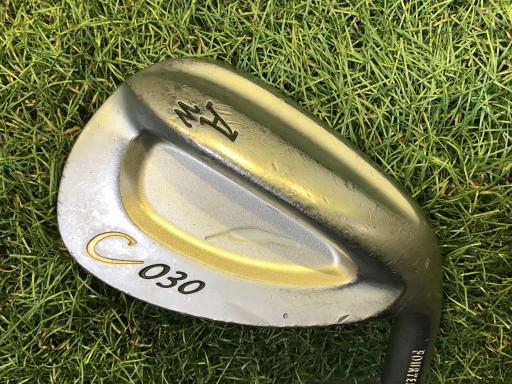 タイプ男性用利き手右利き商品コード2100400579132クラブ種別ウェッジメーカー名フォーティーン商品名C−030　AW発売年2015シャフトNS　PRO　950GH　HTシャフト材質スチールメーカーフレックスWEDGEフレックスその他クラブセット組合せ内容クラブセット本数0クラブセット不足本数0クラブセット実本数0総合ランク&nbsp;ランクについて傷状態：ヘッド上部C傷状態：フェースC傷状態：ヘッド下部C傷状態：シャフトB傷状態：グリップオリジナル外 良好傷状態：ヘッドカバーヘッドカバー無し査定特記・商品状態&nbsp;メーカーカタログ情報となりますので、実商品と異なる場合がございます。ヘッドロフト角(°)51ヘッド体積(cc)シャフト長(インチ)35クラブ重量(g)446店舗名明治ゴルフセンター八千代店住所千葉県八千代市大和田新田777明治ゴルフセンター内電話番号047-455-8081フォーティーンC-030　AW