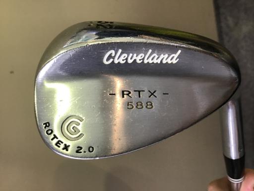 タイプ男性用利き手右利き商品コード2100401868624クラブ種別ウェッジメーカー名クリーブランド商品名Cleveland　588　RTX　2．0　ツアーサテン　52°／10°発売年2014シャフトNS　PRO　950GHシャフト材質スチールメーカーフレックスSフレックスSクラブセット組合せ内容クラブセット本数0クラブセット不足本数0クラブセット実本数0総合ランク&nbsp;ランクについて傷状態：ヘッド上部C傷状態：フェースC傷状態：ヘッド下部D傷状態：シャフトB傷状態：グリップオリジナル外 良好傷状態：ヘッドカバーヘッドカバー無し査定特記・商品状態&nbsp;メーカーカタログ情報となりますので、実商品と異なる場合がございます。ヘッドロフト角(°)52ヘッド体積(cc)シャフト長(インチ)35.625クラブ重量(g)442店舗名郡山宝沢ゴルフビレッジ店住所福島県郡山市富久山町福原字沼下55-7電話番号024-954-9708クリーブランドCleveland　588　RTX　2.0　ツアーサテン　52°/10°