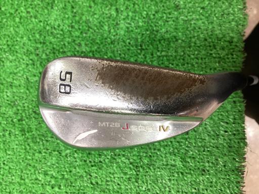タイプ男性用利き手右利き商品コード2100396595789クラブ種別ウェッジメーカー名フォーティーン商品名MT−28　J．SPEC−IV　58°発売年2012シャフトDynamic　Goldシャフト材質スチールメーカーフレックスWEDGEフレックスその他クラブセット組合せ内容クラブセット本数0クラブセット不足本数0クラブセット実本数0総合ランク&nbsp;ランクについて傷状態：ヘッド上部C傷状態：フェースC傷状態：ヘッド下部D傷状態：シャフトB傷状態：グリップオリジナル外 良好傷状態：ヘッドカバーヘッドカバー無し査定特記・商品状態&nbsp;メーカーカタログ情報となりますので、実商品と異なる場合がございます。ヘッドロフト角(°)58ヘッド体積(cc)シャフト長(インチ)35クラブ重量(g)473店舗名ヴィクトリアゴルフ富士店住所静岡県富士市青葉町387電話番号0545-65-7511フォーティーンMT-28　J.SPEC-IV　58°