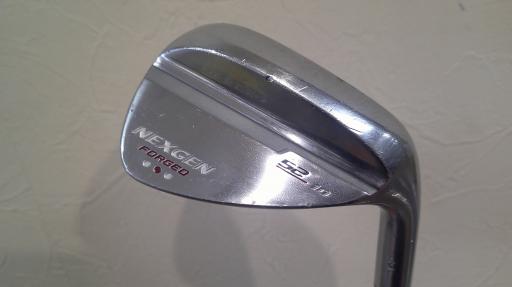 タイプ男性用利き手右利き商品コード2100397770802クラブ種別ウェッジメーカー名ゴルフパートナー商品名NEXGEN　FORGED　WEDGE　52°／10°発売年2015シャフトNS　PRO　MODUS3　SYSTEM3　TOUR125シャフト材質スチールメーカーフレックスSフレックスSクラブセット組合せ内容クラブセット本数0クラブセット不足本数0クラブセット実本数0総合ランク&nbsp;ランクについて傷状態：ヘッド上部C傷状態：フェースC傷状態：ヘッド下部C傷状態：シャフトB傷状態：グリップオリジナル外 良好傷状態：ヘッドカバーヘッドカバー無し査定特記・商品状態&nbsp;メーカーカタログ情報となりますので、実商品と異なる場合がございます。ヘッドロフト角(°)52ヘッド体積(cc)シャフト長(インチ)35.25クラブ重量(g)店舗名田原本店住所奈良県磯城郡田原本町大字千代380-1電話番号0744-34-5751ゴルフパートナーNEXGEN　FORGED　WEDGE　52°/10°