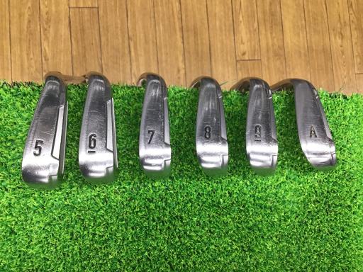 タイプ男性用利き手右利き商品コード2100402632385クラブ種別アイアンセットメーカー名キャロウェイ商品名LEGACY（2010）　　8S発売年2010シャフトLEGACY　SERIES　50iシャフト材質メーカーフレックスRフレックスRクラブセット組合せ内容5I．6I．7I．8I．9I．PW．AW．SWクラブセット本数8クラブセット不足本数1クラブセット実本数7総合ランク&nbsp;ランクについて傷状態：ヘッド上部C傷状態：フェースC傷状態：ヘッド下部C傷状態：シャフトB傷状態：グリップオリジナル 良好傷状態：ヘッドカバーヘッドカバー無し査定特記・商品状態&nbsp;メーカーカタログ情報となりますので、実商品と異なる場合がございます。ヘッドロフト角(°)25ヘッド体積(cc)シャフト長(インチ)38クラブ重量(g)346店舗名ヴィクトリアゴルフメガステージ白河店住所福島県白河市新高山8スーパースポーツゼビオ店内電話番号0248-21-9910キャロウェイLEGACY(2010)　　8S