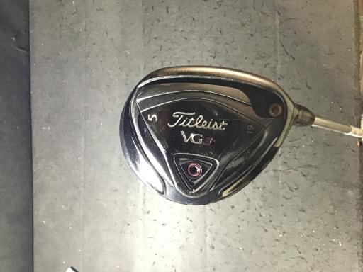 タイプ男性用利き手右利き商品コード2100398366493クラブ種別フェアウェイウッドメーカー名タイトリスト商品名Titleist　VG3（2016）　5W発売年2016シャフトTitleist　VG　F（2016）シャフト材質カーボンメーカーフレックスSRフレックスSRクラブセット組合せ内容クラブセット本数0クラブセット不足本数0クラブセット実本数0総合ランク&nbsp;ランクについて傷状態：ヘッド上部C傷状態：フェースC傷状態：ヘッド下部C傷状態：シャフトB傷状態：グリップオリジナル 傷あり傷状態：ヘッドカバー純正品（汚い）査定特記・商品状態&nbsp;メーカーカタログ情報となりますので、実商品と異なる場合がございます。ヘッドロフト角(°)19ヘッド体積(cc)シャフト長(インチ)42クラブ重量(g)店舗名四街道練習場店住所千葉県四街道市南波佐間317電話番号043-432-8885タイトリストTitleist　VG3(2016)　5W