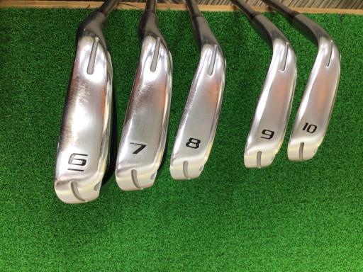 タイプ男性用利き手右利き商品コード2100397811772クラブ種別アイアンセットメーカー名本間ゴルフ商品名Be　ZEAL　535　　5S発売年2017シャフトVIZARD　for　Be　ZEAL（535　アイアン）シャフト材質メーカーフレックスRフレックスRクラブセット組合せ内容6I．7I．8I．9I．10Iクラブセット本数5クラブセット不足本数0クラブセット実本数5総合ランク&nbsp;ランクについて傷状態：ヘッド上部C傷状態：フェースC傷状態：ヘッド下部C傷状態：シャフトC傷状態：グリップオリジナル 傷あり（交換必要）傷状態：ヘッドカバーヘッドカバー無し査定特記・商品状態＃6.＃7・・・ソールDランク&nbsp;メーカーカタログ情報となりますので、実商品と異なる場合がございます。ヘッドロフト角(°)28.5ヘッド体積(cc)シャフト長(インチ)37クラブ重量(g)369店舗名鹿児島ゴルフプラザビスタ店住所鹿児島県鹿児島市伊敷6-9-1電話番号099-220-8107本間ゴルフBe　ZEAL　535　　5S