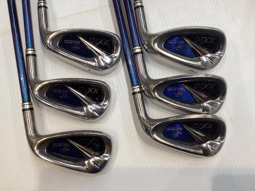 タイプ男性用利き手右利き商品コード2100402892826クラブ種別アイアンセットメーカー名ダンロップ商品名XXIO（2014）　6S発売年2013シャフトXXIO　MP800（アイアン）シャフト材質メーカーフレックスSフレックスSクラブセット組合せ内容5I．6I．7I．8I．9I．PWクラブセット本数6クラブセット不足本数0クラブセット実本数6総合ランク&nbsp;ランクについて傷状態：ヘッド上部C傷状態：フェースC傷状態：ヘッド下部C傷状態：シャフトB傷状態：グリップオリジナル外 傷あり傷状態：ヘッドカバーヘッドカバー無し査定特記・商品状態&nbsp;メーカーカタログ情報となりますので、実商品と異なる場合がございます。ヘッドロフト角(°)30ヘッド体積(cc)シャフト長(インチ)37クラブ重量(g)店舗名ヴィクトリアゴルフ三鷹野崎店住所東京都三鷹市野崎4-7-1マロンテラス1F　ヴィクトリアゴルフ店内電話番号0422-39-3761ダンロップXXIO(2014)　6S