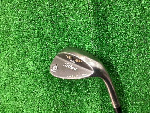 タイプ男性用利き手右利き商品コード2100400152786クラブ種別ウェッジメーカー名タイトリスト商品名VOKEY　SPIN　MILLED　SM4　ブラックニッケル　58°／09°　USA発売年2012シャフトDynamic　Goldシャフト材質スチールメーカーフレックスS200フレックスSクラブセット組合せ内容クラブセット本数0クラブセット不足本数0クラブセット実本数0総合ランク&nbsp;ランクについて傷状態：ヘッド上部C傷状態：フェースC傷状態：ヘッド下部C傷状態：シャフトB傷状態：グリップオリジナル 傷あり傷状態：ヘッドカバーヘッドカバー無し査定特記・商品状態&nbsp;メーカーカタログ情報となりますので、実商品と異なる場合がございます。ヘッドロフト角(°)58ヘッド体積(cc)シャフト長(インチ)35クラブ重量(g)店舗名ヴィクトリアゴルフあすと長町店住所宮城県仙台市太白区あすと長町1−4−50電話番号022-398-4954タイトリストVOKEY　SPIN　MILLED　SM4　ブラックニッケル　58°/09°　USA