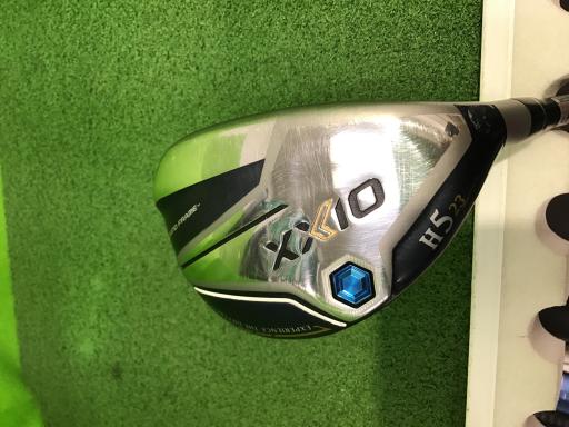 タイプ男性用利き手右利き商品コード2100399131472クラブ種別ユーティリティメーカー名ダンロップ商品名XXIO（2022）　H5発売年2021シャフトXXIO　MP1200（HB）シャフト材質カーボンメーカーフレックスRフレックスRクラブセット組合せ内容クラブセット本数0クラブセット不足本数0クラブセット実本数0総合ランク&nbsp;ランクについて傷状態：ヘッド上部B傷状態：フェースC傷状態：ヘッド下部C傷状態：シャフトB傷状態：グリップオリジナル外 良好傷状態：ヘッドカバー純正品（普通）査定特記・商品状態&nbsp;メーカーカタログ情報となりますので、実商品と異なる場合がございます。ヘッドロフト角(°)23ヘッド体積(cc)126シャフト長(インチ)39.75クラブ重量(g)326店舗名京王若葉台練習場店住所神奈川県川崎市麻生区黒川792−6電話番号044-455-7733ダンロップXXIO(2022)　H5